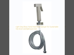 Легкосерый латунный ручной бидетный распылитель для устойчивых горячих и холодных ванных комнат